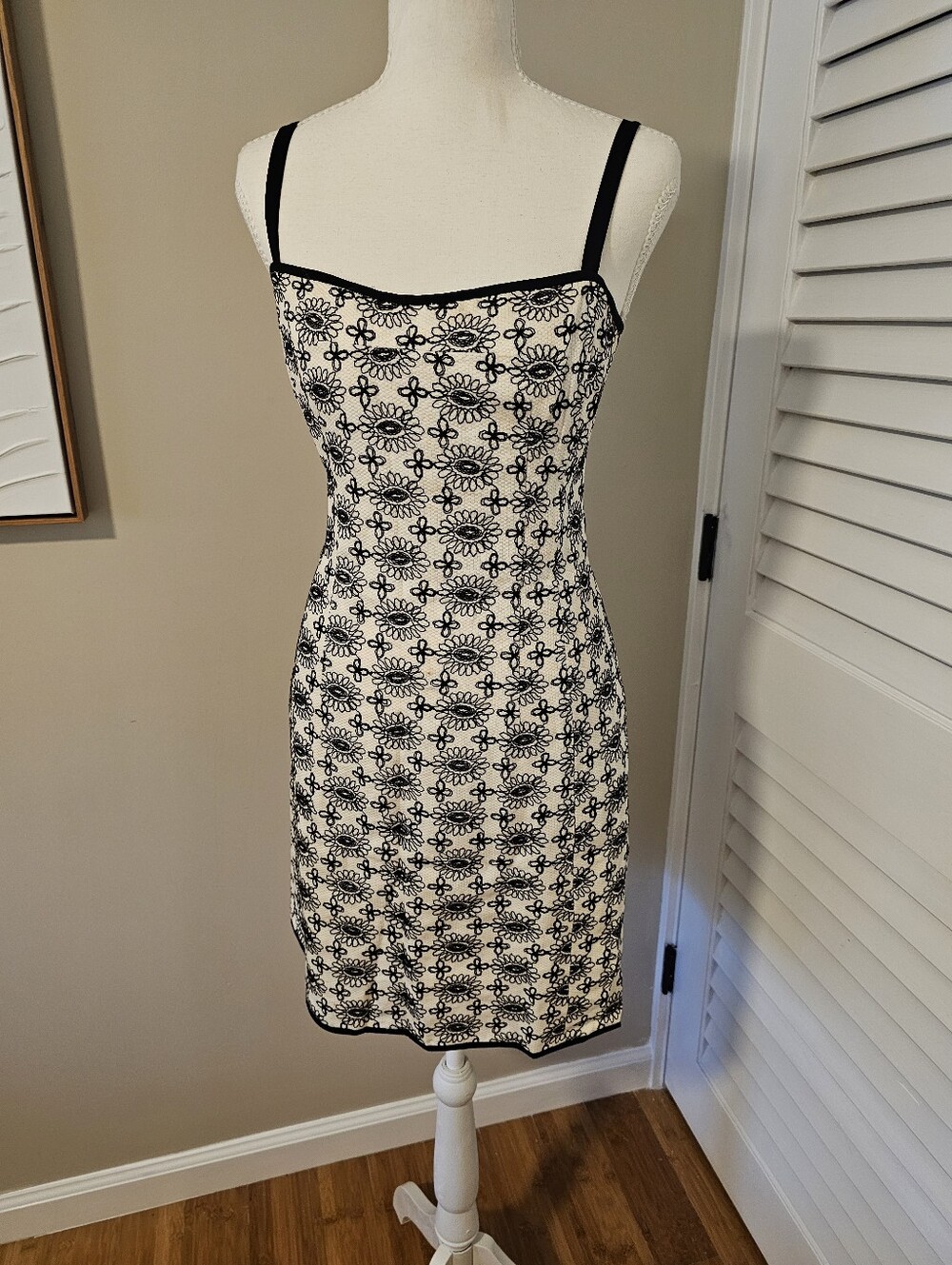 Nanette Lepore Black & White Embroidered Bodycon Dress – Size 8 – NWOT